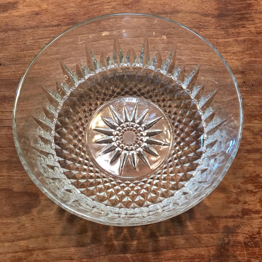 Decorative glass bowl